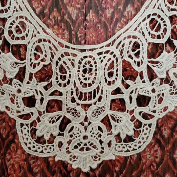 NWOT CATO Women's Floral Lace Crochet Sleeveless Blouse Size Medium - Picture 3 of 7